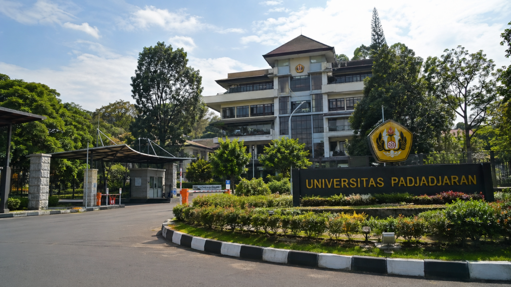 Daftar Jurusan S2 Unpad Unggulan dan Favorit