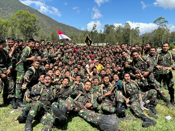 tunkin tni naik