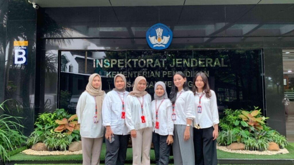 Foto bersama di Kemendikdasmen