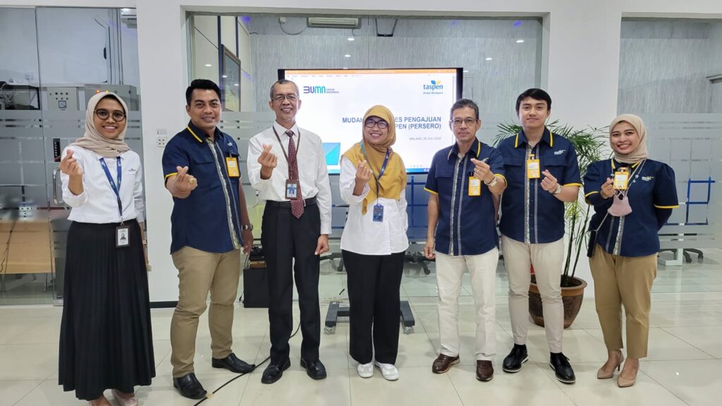 pegawai di bank mandiri