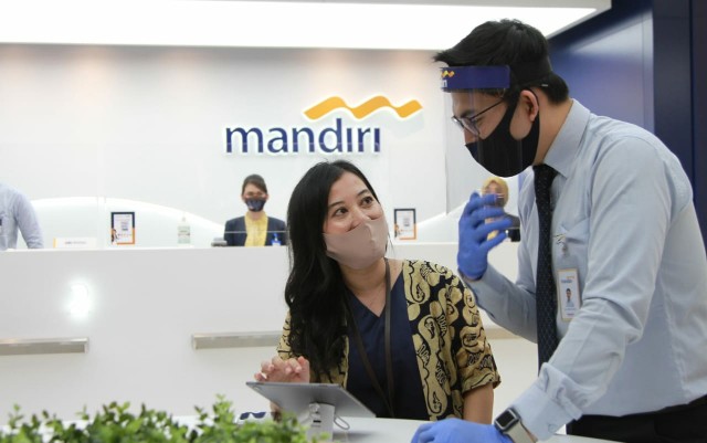 pegawai Bank Mandiri