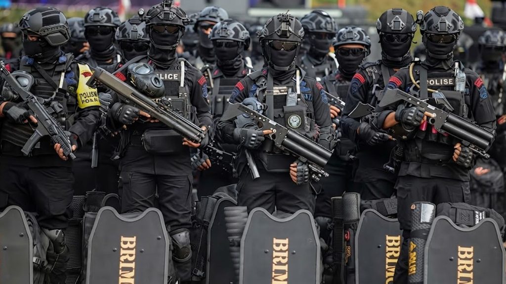 Bedanya Brimob dan Polisi