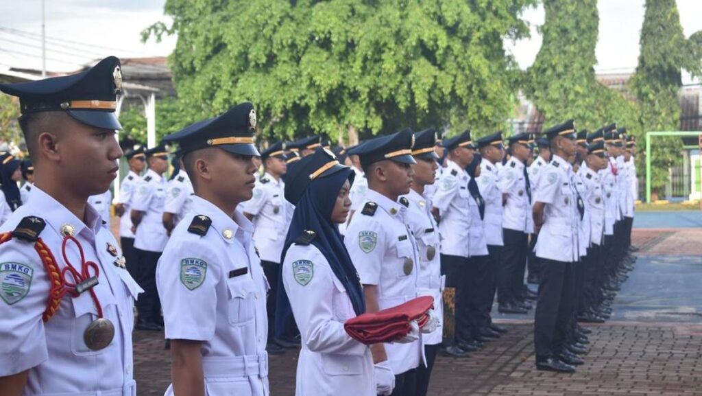 apakah lulusan smk bisa daftar sekolah kedinasan