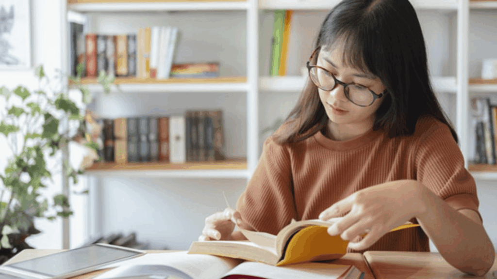 seseorang sedang membaca instruksi
